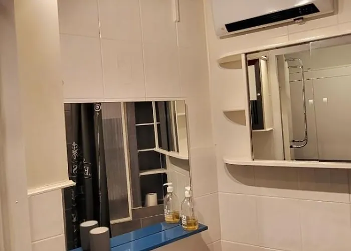 La Croisiere Vue Sur Les Bateaux Studio Climatise Parking Balcon * Le Grau-du-Roi