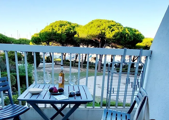 La Croisiere Vue Sur Les Bateaux Studio Climatise Parking Balcon Le Grau-du-Roi